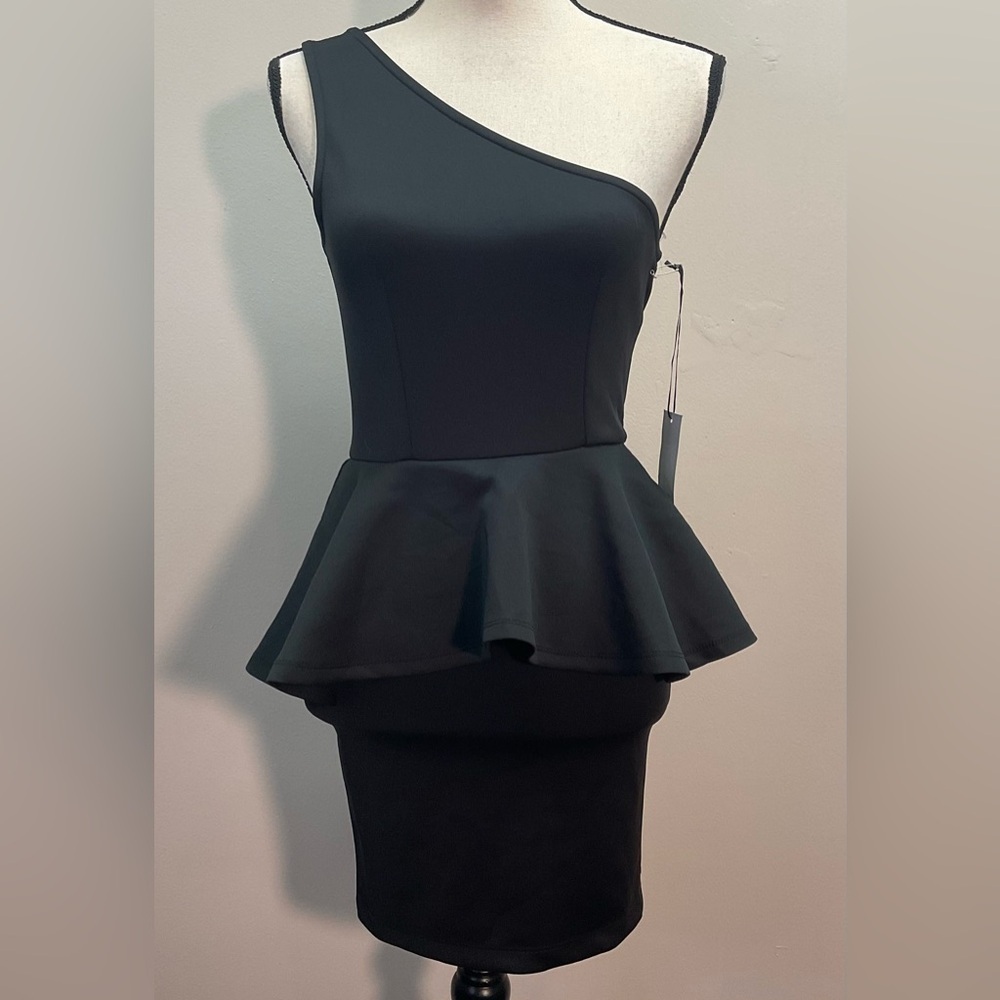 Lovers + Friends One Shoulder Peplum Dress - Picture 4 of 8